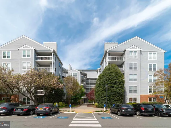 3176 Summit Square Dr #4-D3, Oakton, VA 22124