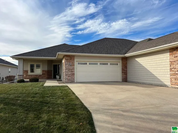 1010 7th St NE Unit 116, Orange City, IA 51041