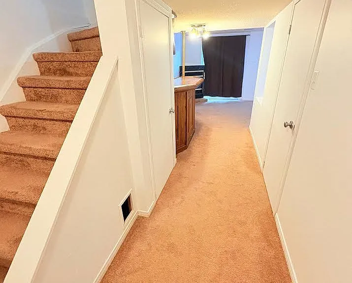 607 Gibney Cres — Photo 20