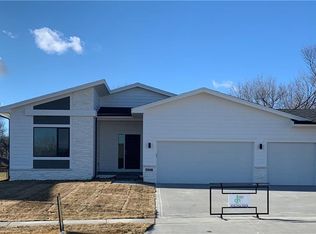 7244 NW 19th St, Ankeny, IA 50023
