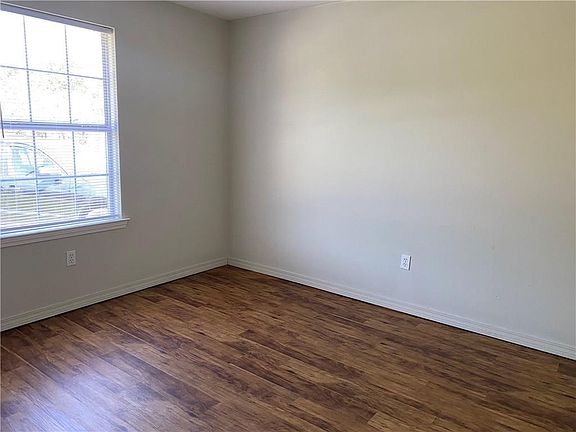 5th image of 206 Parkway North Dr
