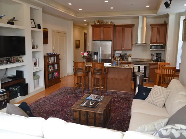 424 E Capitol St NE APT 5, Washington, DC 20003