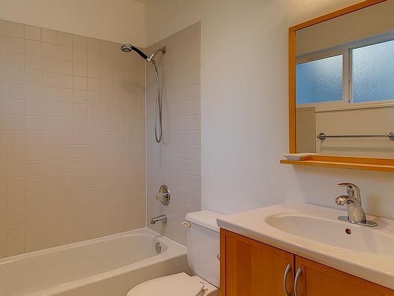 4th image of 523 11th Ave E APT 202