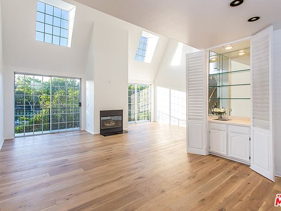 4th image of 458 N Oakhurst Dr APT 304