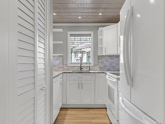 5th image of 108 Fairway Dr #108