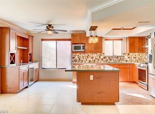 2060 Club Crest Way, Henderson, NV 89014