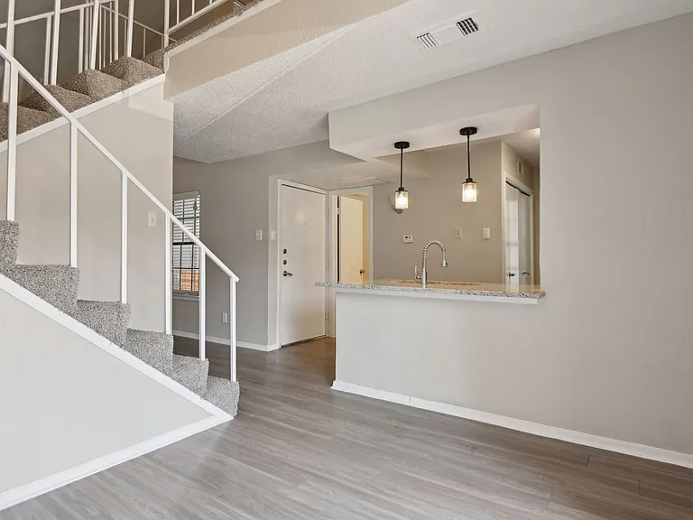 Blakely Apartments — Photo 38