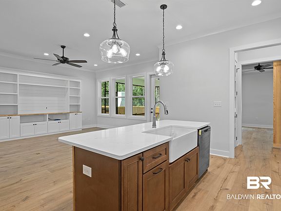 3rd image of 785 Wedgewood Dr