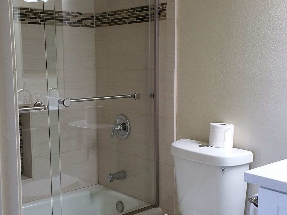 2nd image of 526 Illinois St APT 2