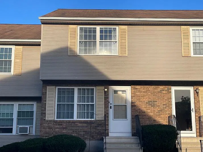 2 bed, 1088 sqft, $2,200 — Photo 1