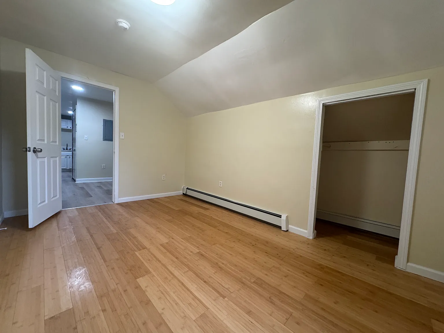 4 bed, 1.5 bath, 1200 sqft, $1,995 — Photo 3