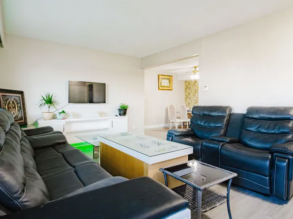 11901 89a Ave #202, Delta, BC V4C 3G8