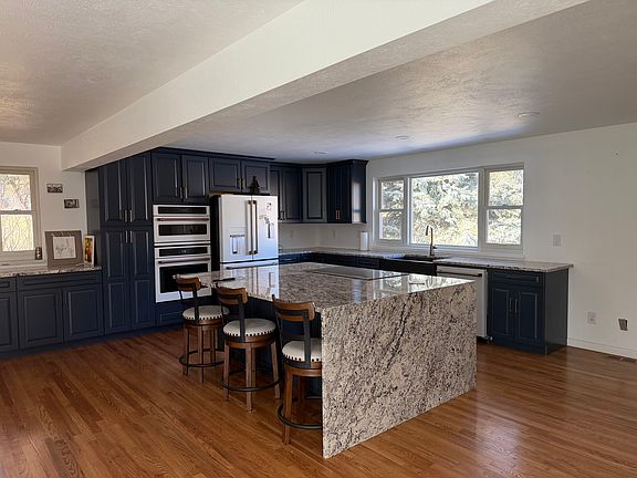 5th image of 928 Westmoor Dr