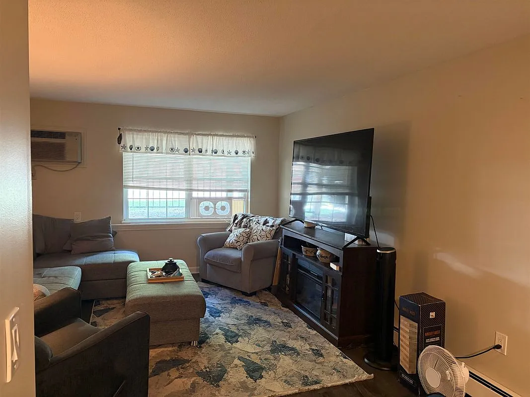 2 bed, 1.0 bath, 804 sqft, $2,200 — Photo 4