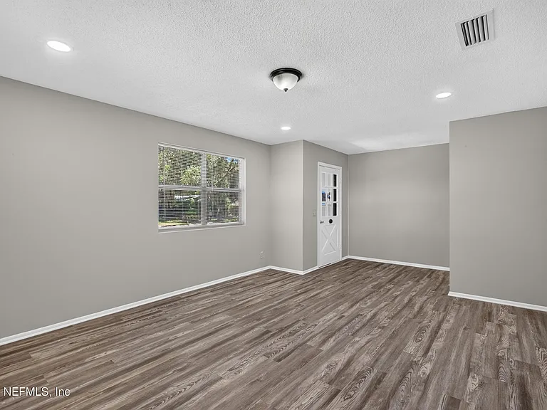417 S Pine Ave — Photo 8