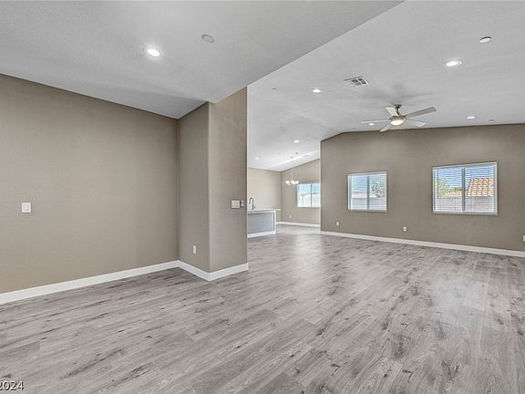 5th image of 556 Mona Ln