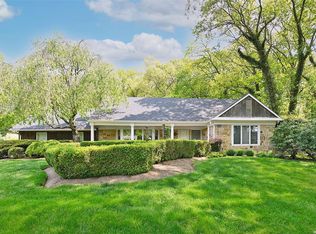 19 Truxton Rd, Dix Hills, NY 11746