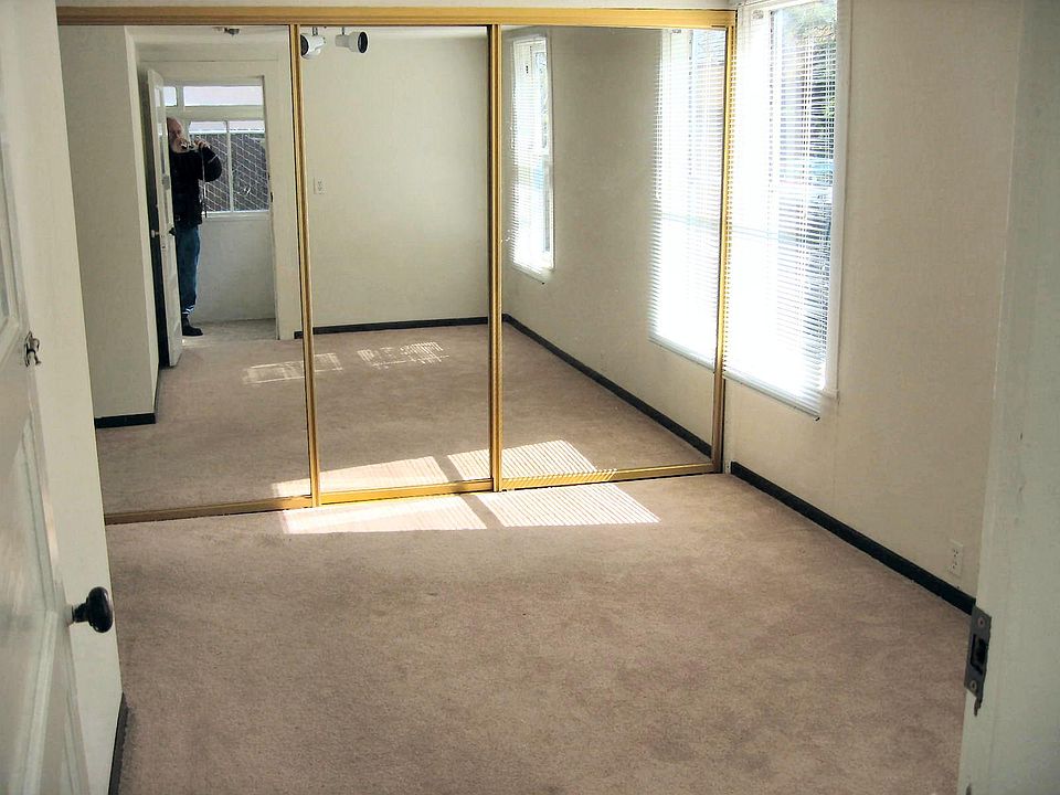 2nd image of 404 Bee St APT 1