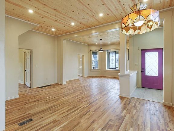 3rd image of 1000 Briggs Ave