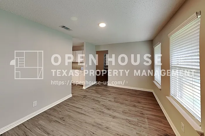 1523 Warwick Dr — Photo 7