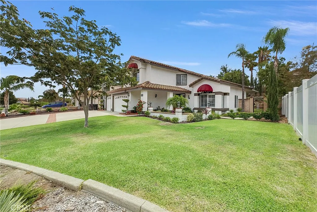 4 bed, 2.5 bath, 1901 sqft, $4,350 — Photo 2