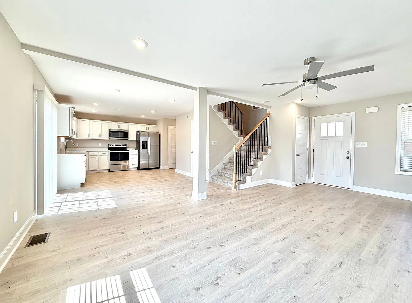 2662 Scott Dr — Photo 2