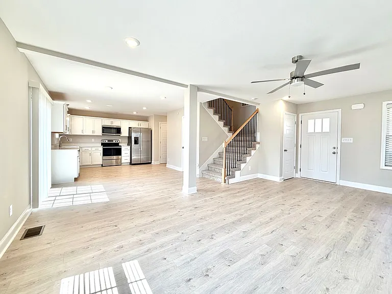 2662 Scott Dr — Photo 2