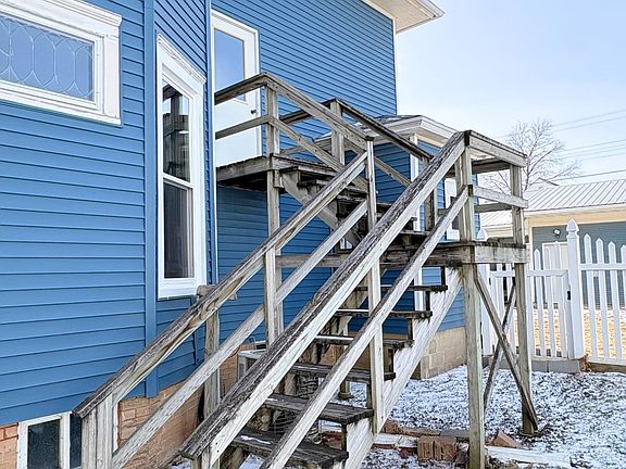 5th image of 502 Logan St