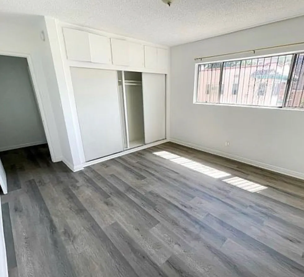 4240 S Figueroa St — Photo 4