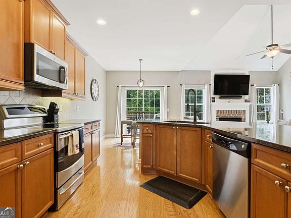 4th image of 17 Lilyfield Ln