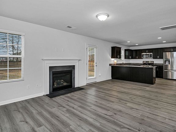 4th image of 305 Windfall Rd