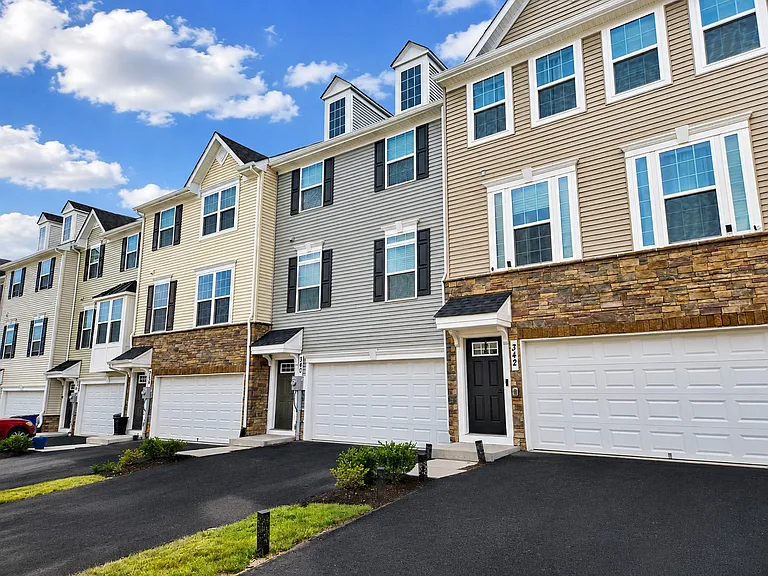 340 Paca Gardens Ln — Photo 3