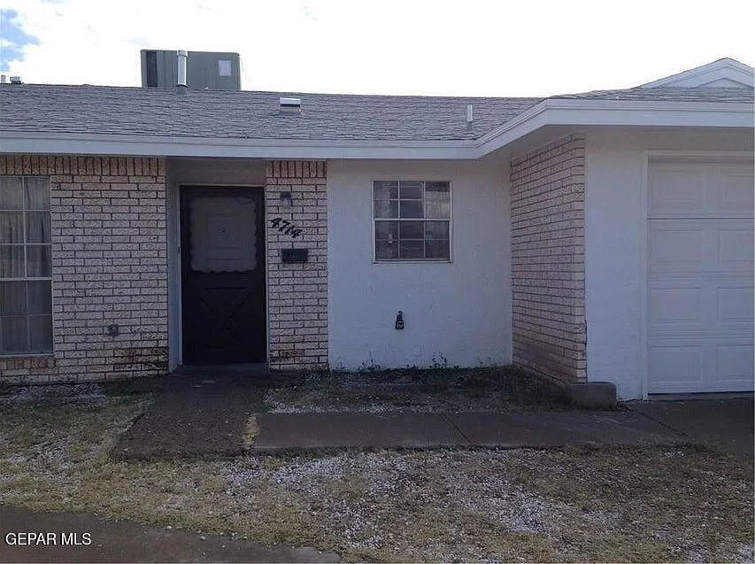 2 bed, 2.0 bath, 842 sqft, $1,300 — Photo 1