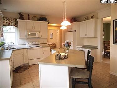 4th image of 621 Bridgeside Dr