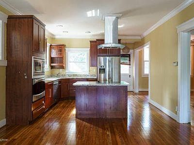 3rd image of 1122 Hilliard Ave