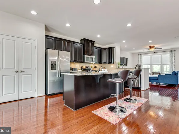 25683 Clairmont Manor Sq, Aldie, VA 20105