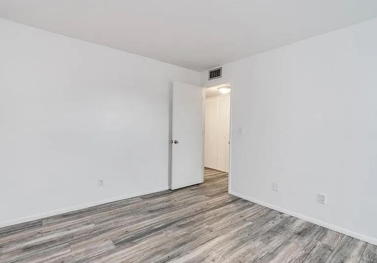 1327 S Wright Rd — Photo 29