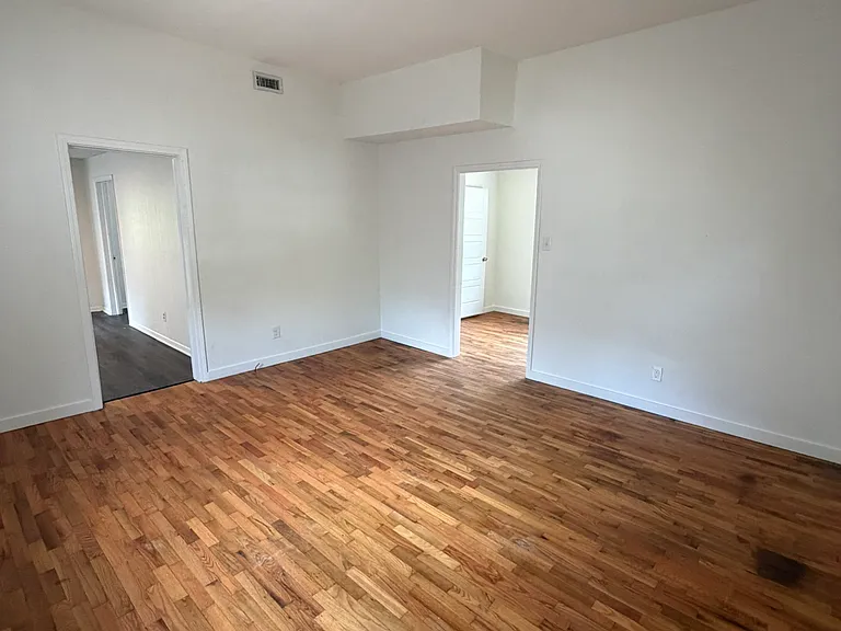 2123 Maple St — Photo 5