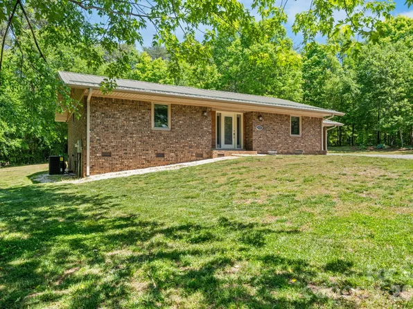 4586 Charlotte St, Conover, NC 28613