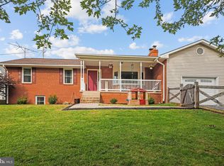 6 Snow Ln, Chester Gap, VA 22623