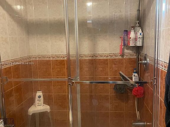 2nd image of 18061 Biscayne Blvd APT 1403