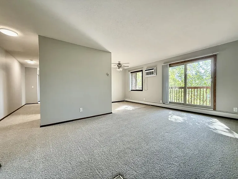 Evergreen East Apartments — Photo 6
