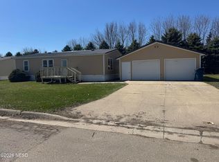 1301 35th St S, Watertown, SD 57201