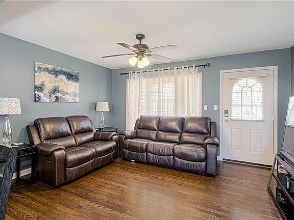 4th image of 1504 S Skyline Dr