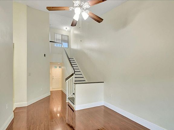 3rd image of 19206 W Glenmoor Dr
