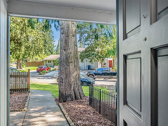 3rd image of 10118 5th Pl SE