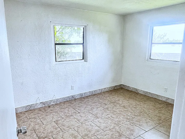 1742 NW 29th Way — Photo 14