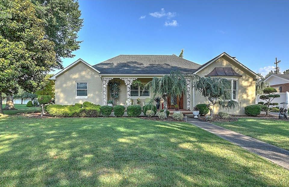 1st image of 1620 Crescent Dr