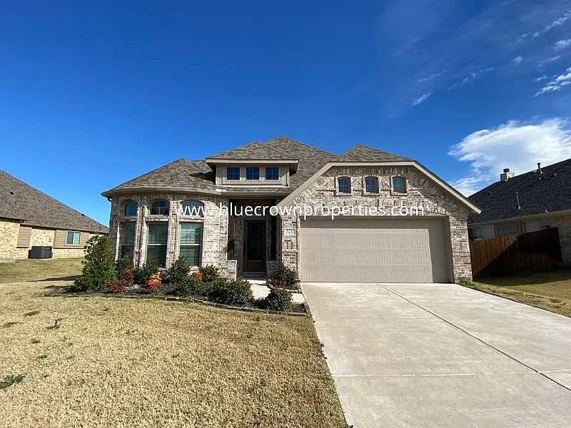 3 bed, 2.0 bath, 1943 sqft, $2,300 — Photo 1