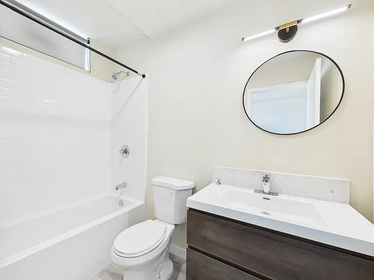 8457 N Langdon Ave — Photo 12